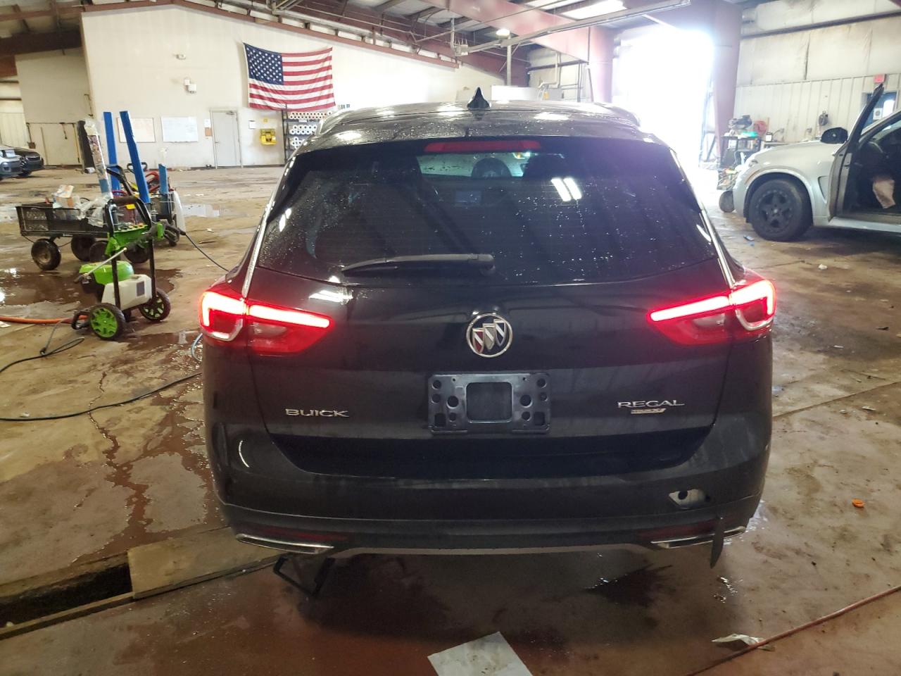 2018 Buick Regal VIN W04GU8SX3J1176705 photo 6