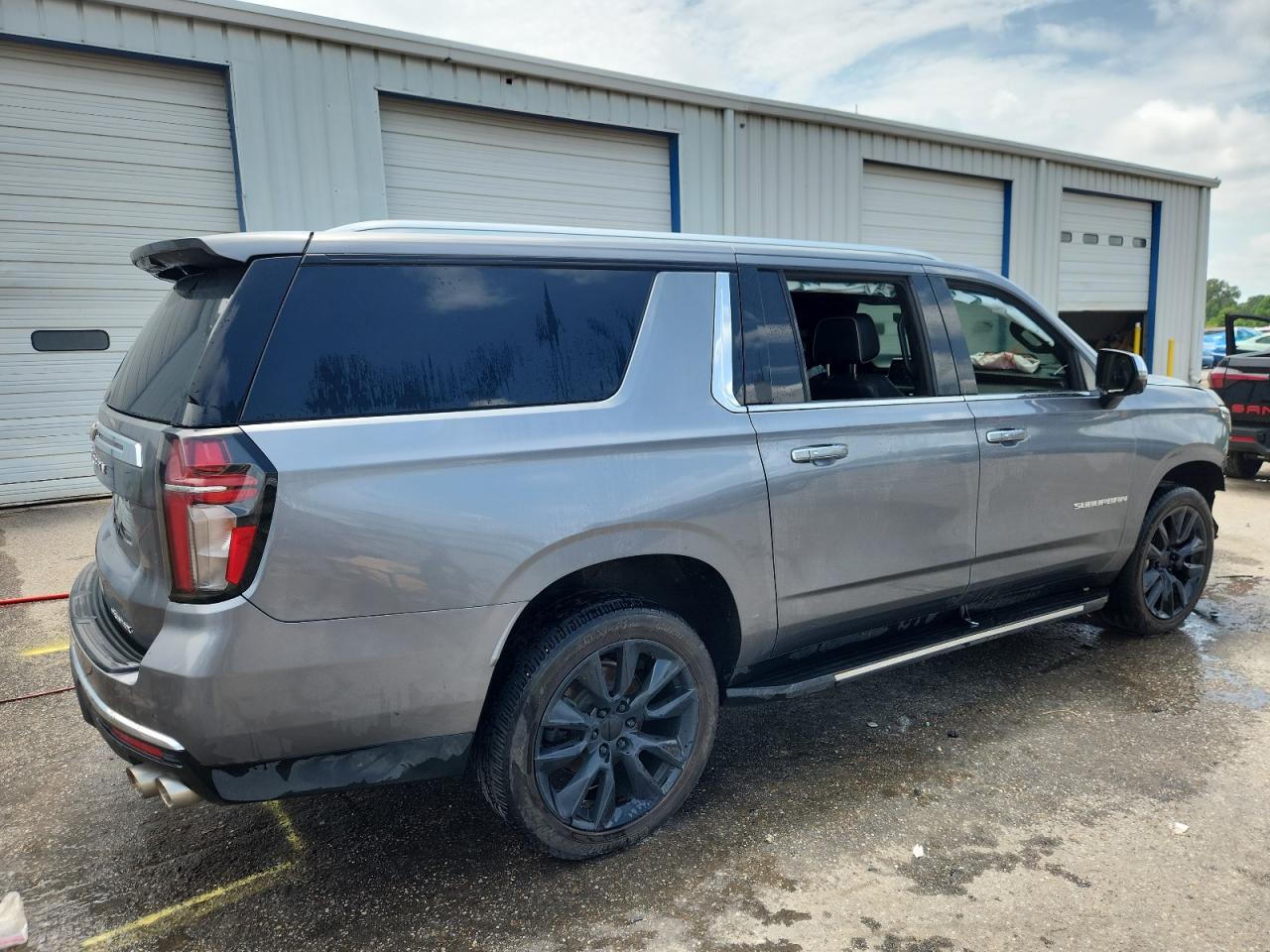 2021 Suburban VIN 1GNSCFKD2MR312087 photo 3