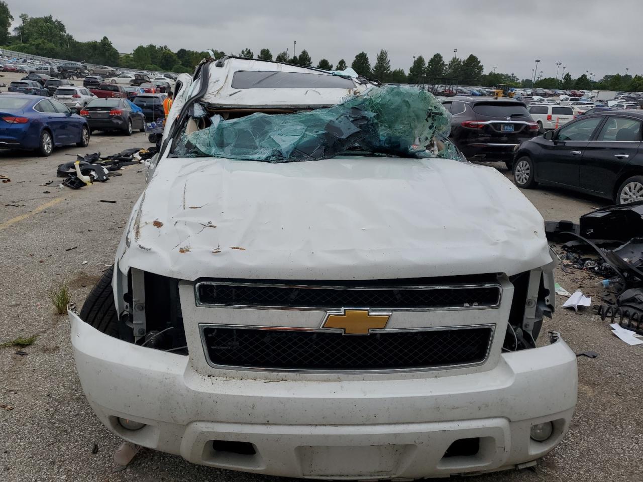 2013 Chevrolet Suburban VIN 1GNSKJE73DR106806 photo 5