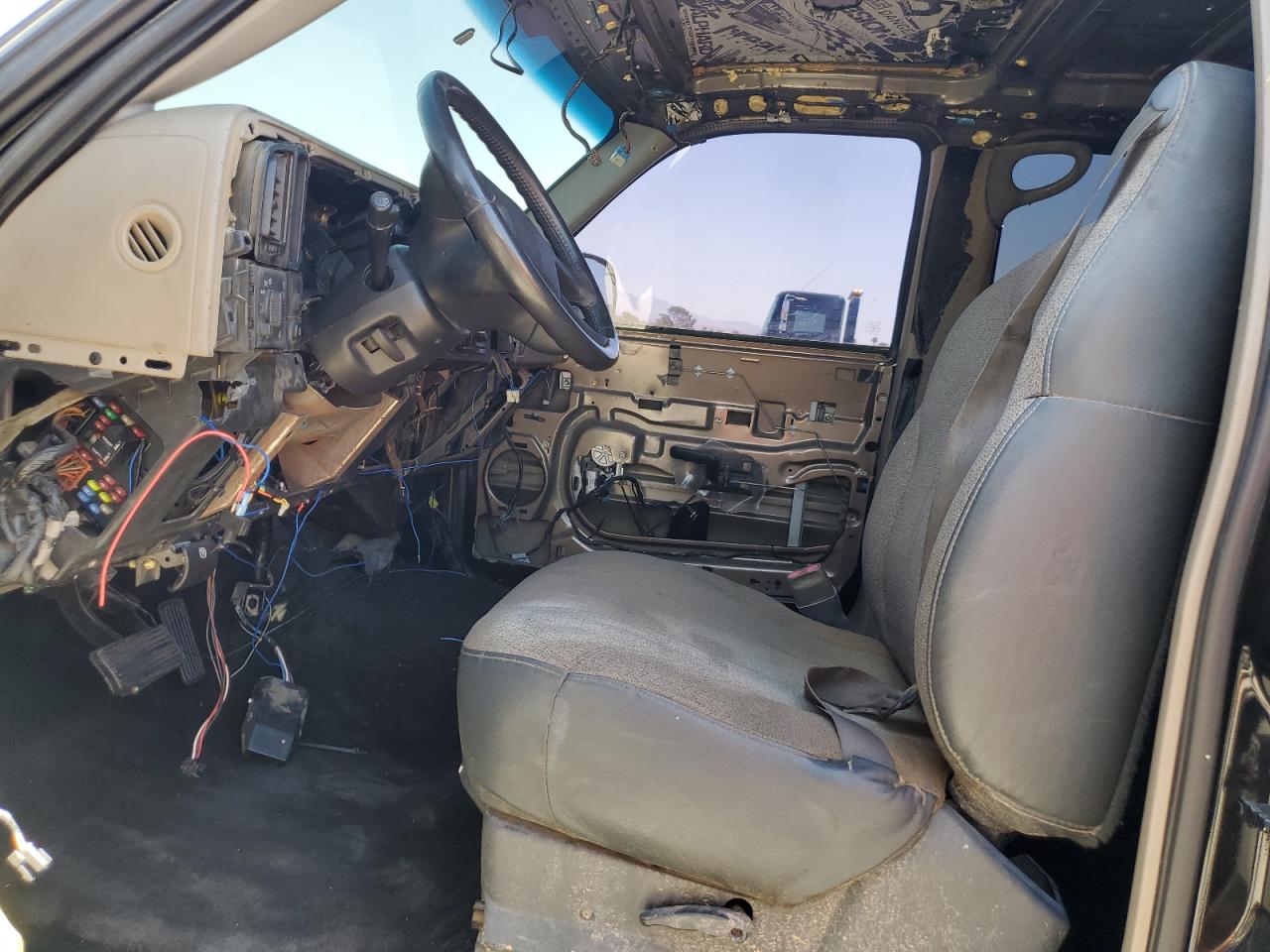 2004 GMC Yukon VIN 1GKEC13V44R246842 photo 7