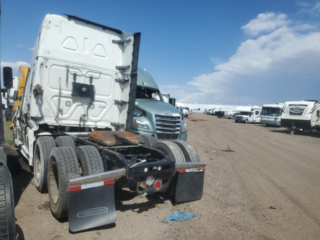 2019 FREIGHTLINER All other VIN 3AKJHHDR2KSKG5159 photo 3