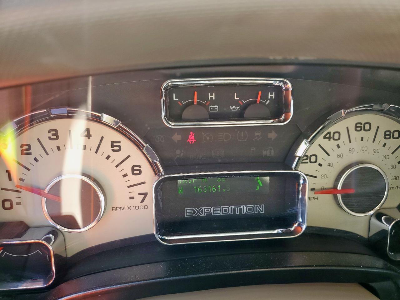 2014 Ford Expedition VIN 1FMJU1H5XEEF14720 photo 9