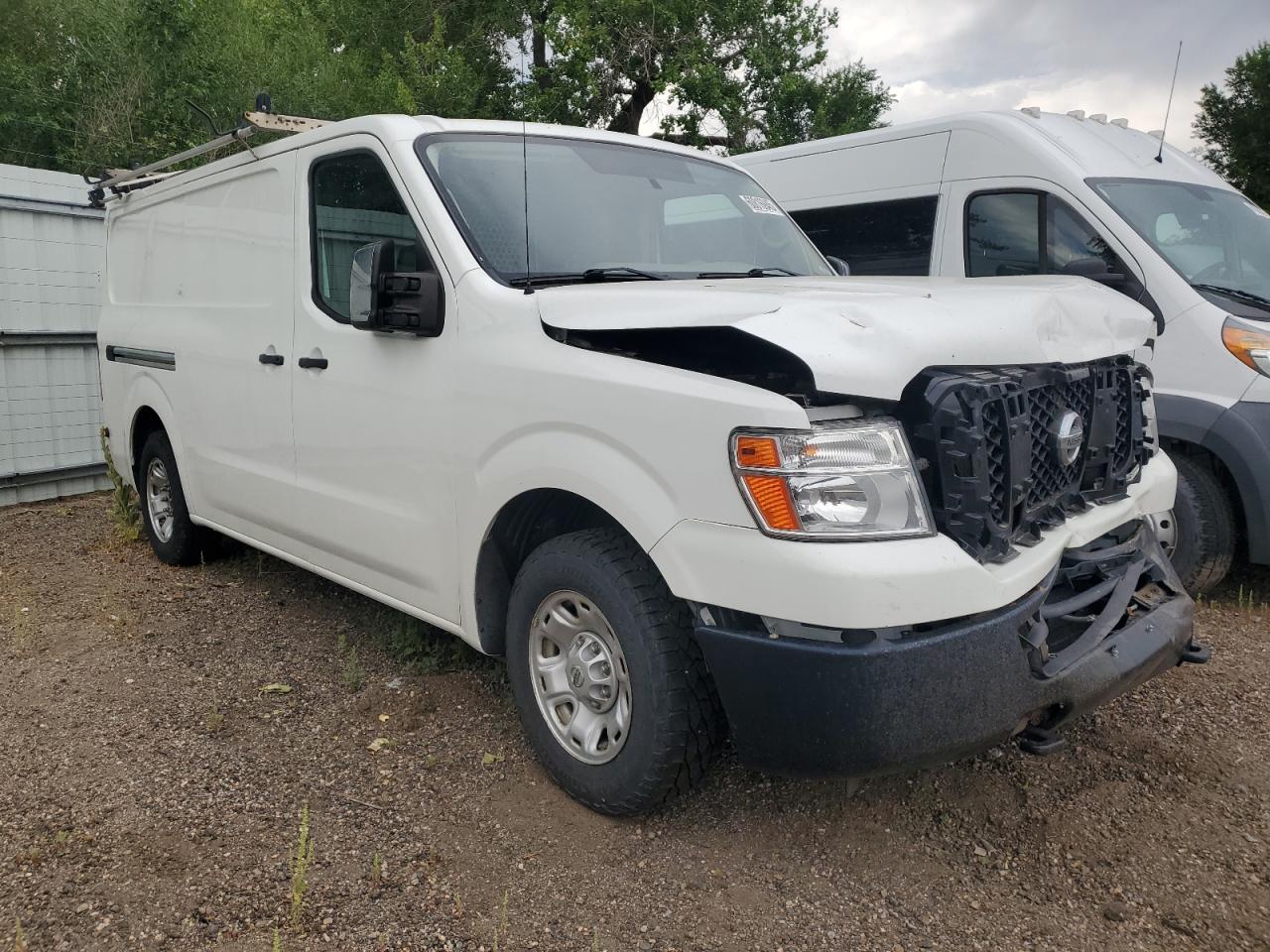2018 Niss Nv VIN 1N6AF0KY6JN814970 photo 4
