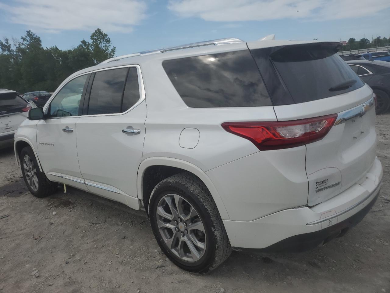 2019 Chev Traverse VIN 1GNERKKW1KJ166573 photo 2