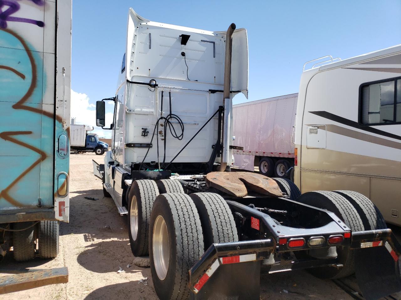2015 VOLVO Vn VIN 4V4NC9EH2FN921300 photo 3