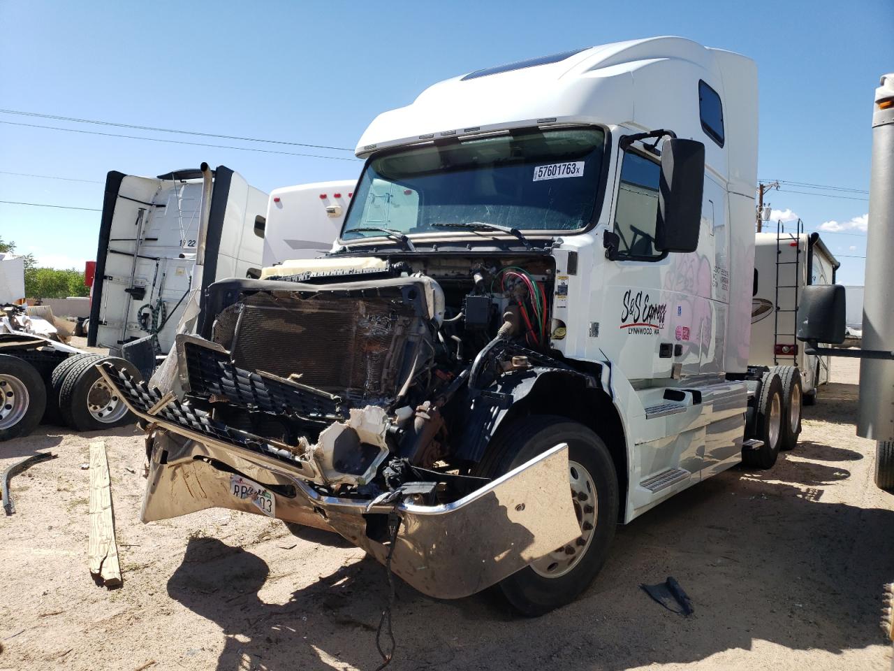 2015 VOLVO Vn VIN 4V4NC9EH2FN921300 photo 2