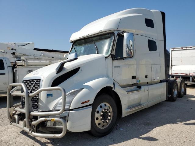 2023 VOLVO Vn VIN 4V4NC9EH7PN332230 photo 2