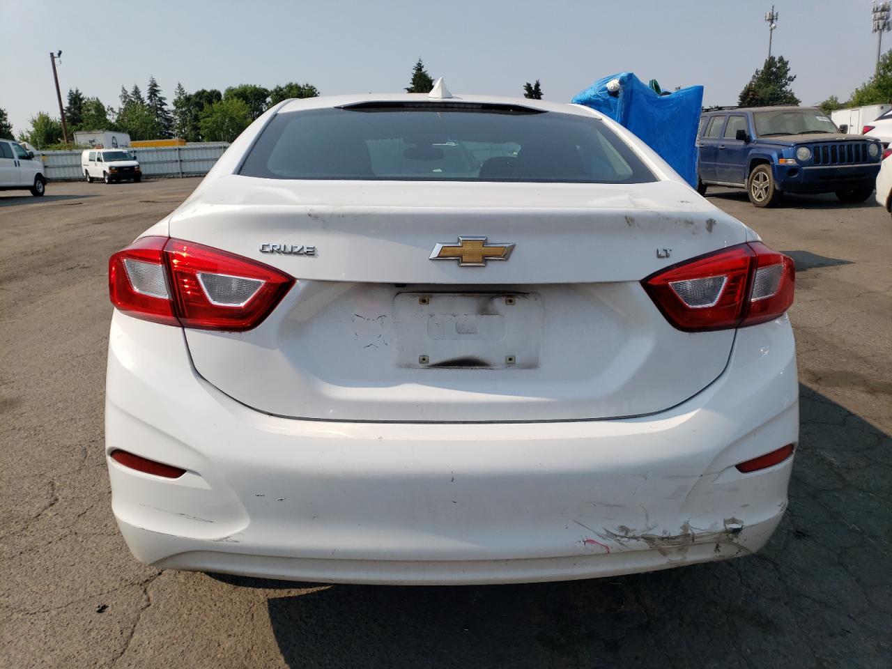 2018 Chevrolet Cruze VIN 1G1BE5SM1J7202273 photo 6