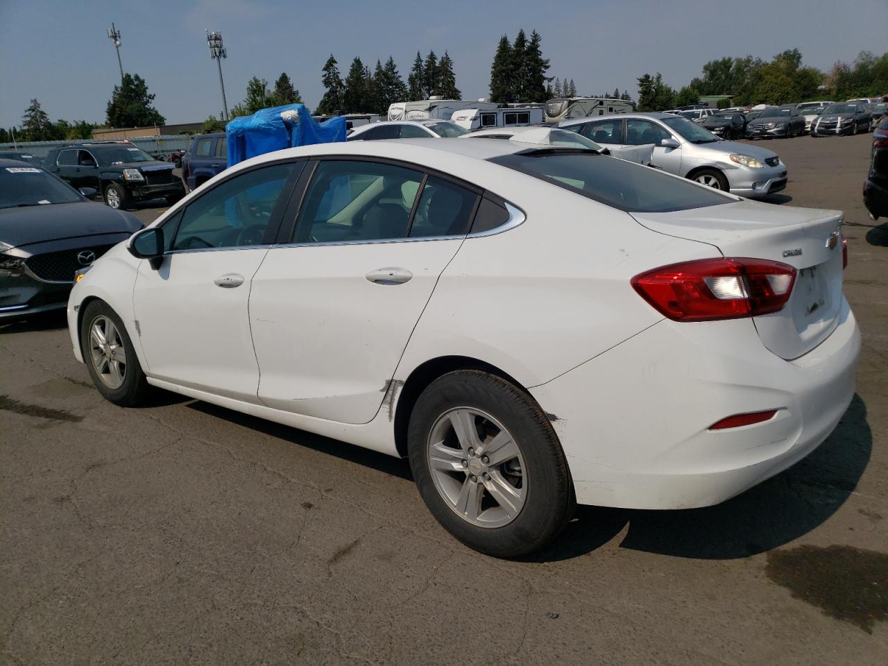 2018 Chevrolet Cruze VIN 1G1BE5SM1J7202273 photo 2