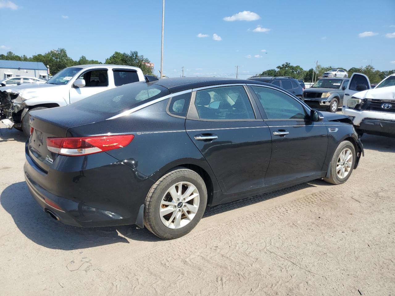 2016 Kia Optima VIN KNAGT4L34G5119084 photo 3