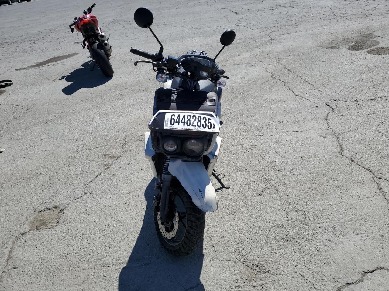 2024 YAMAHA YW125 VIN RKRSEH9Y3RA005923 photo 2