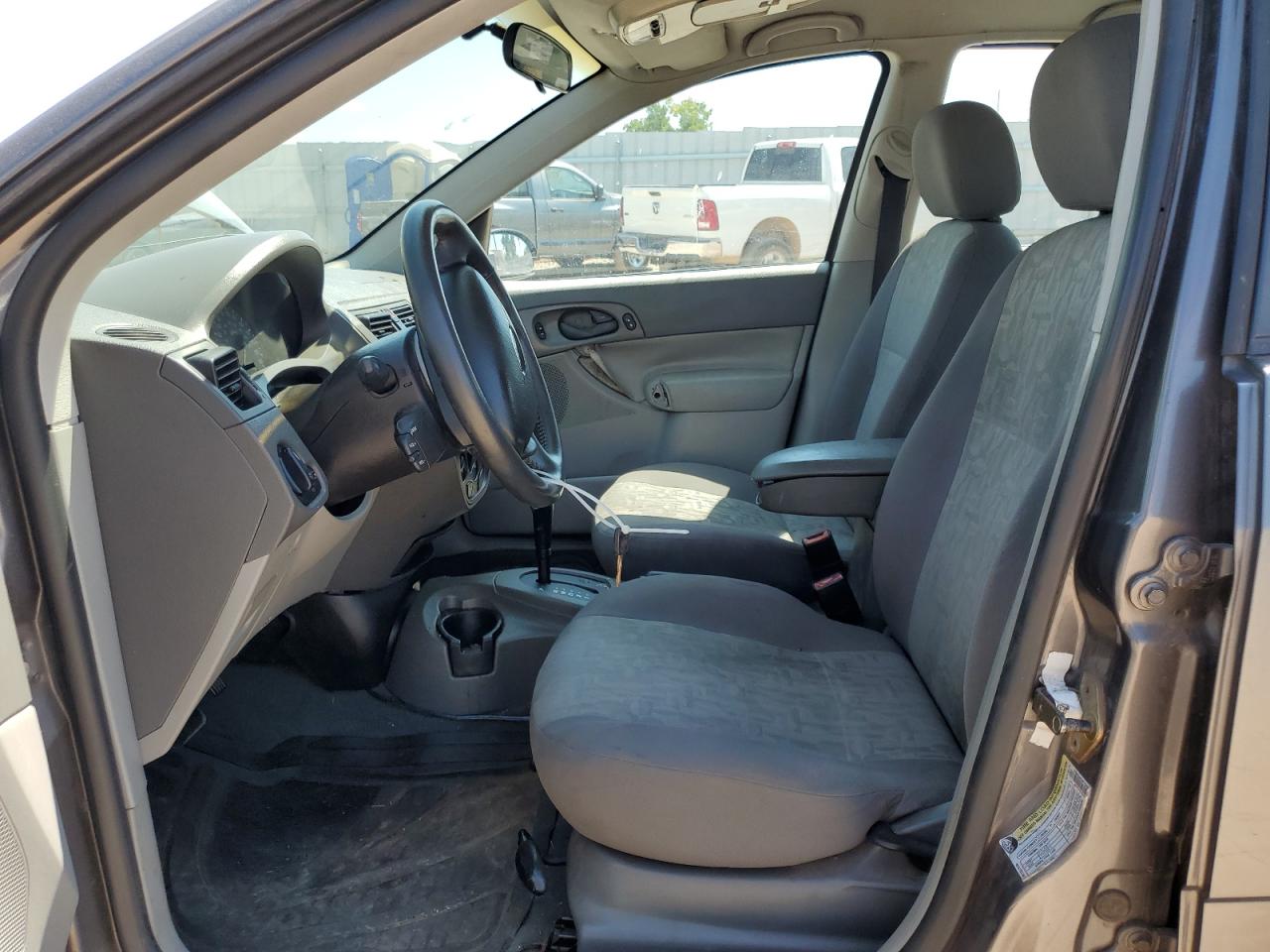 2005 Ford Focus VIN 1FAFP34N35W112850 photo 7