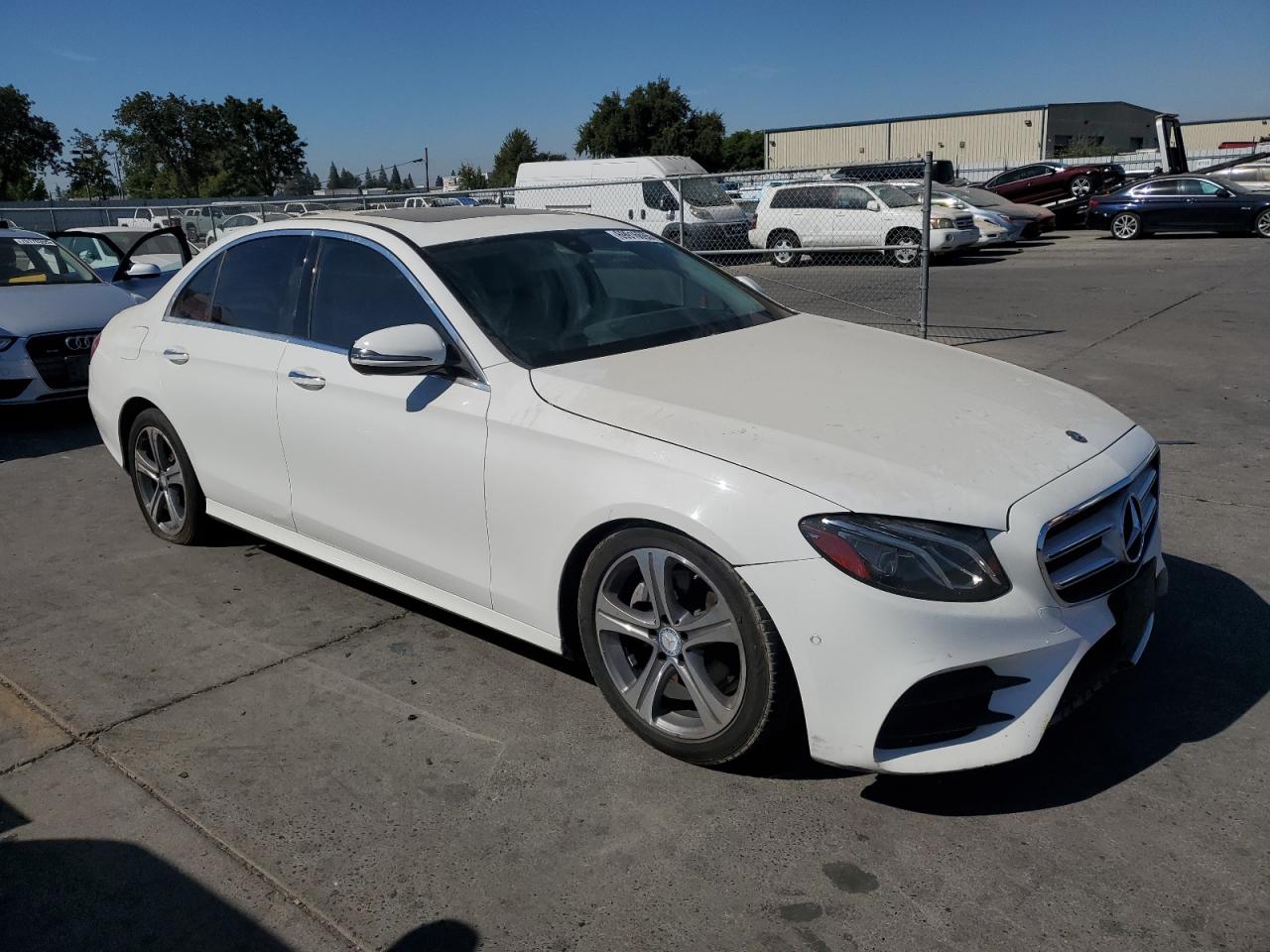 2018 Mercedes E-class VIN WDDZF4JB1JA340143 photo 4