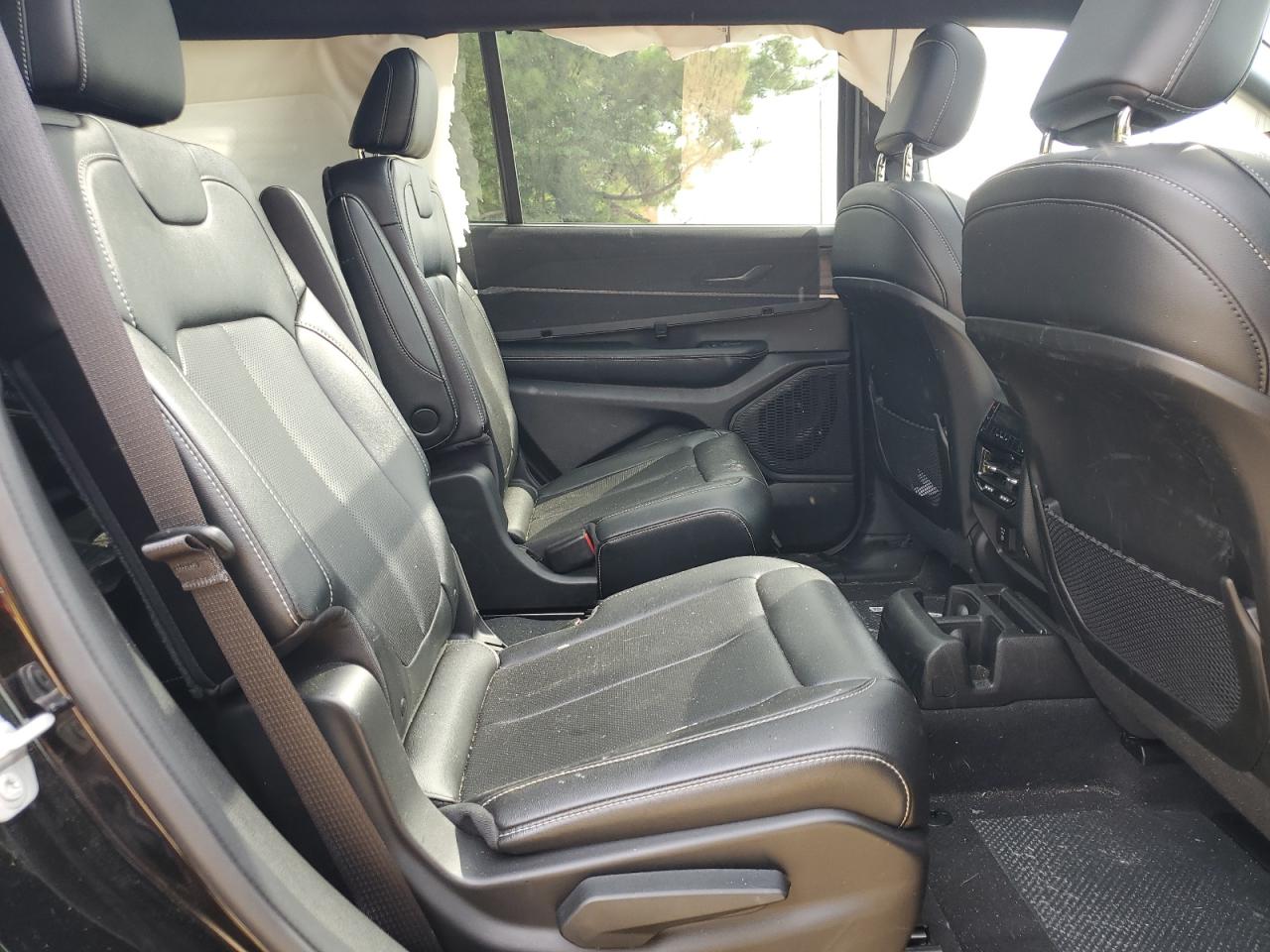 2024 Jeep Grand cher VIN 1C4RJJBG6R8580261 photo 11
