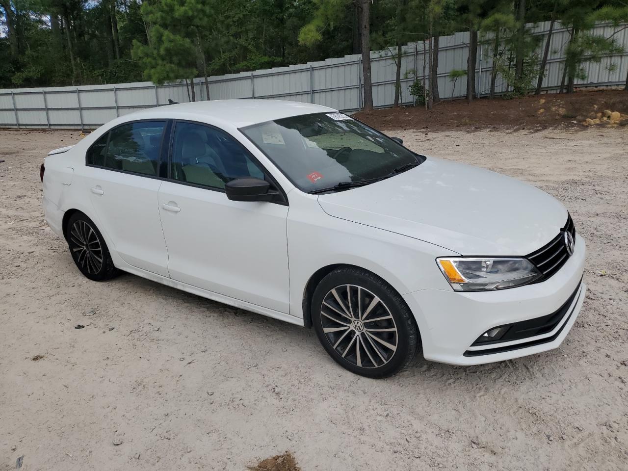 2016 Volkswagen Jetta VIN 3VWD17AJ0GM230799 photo 4