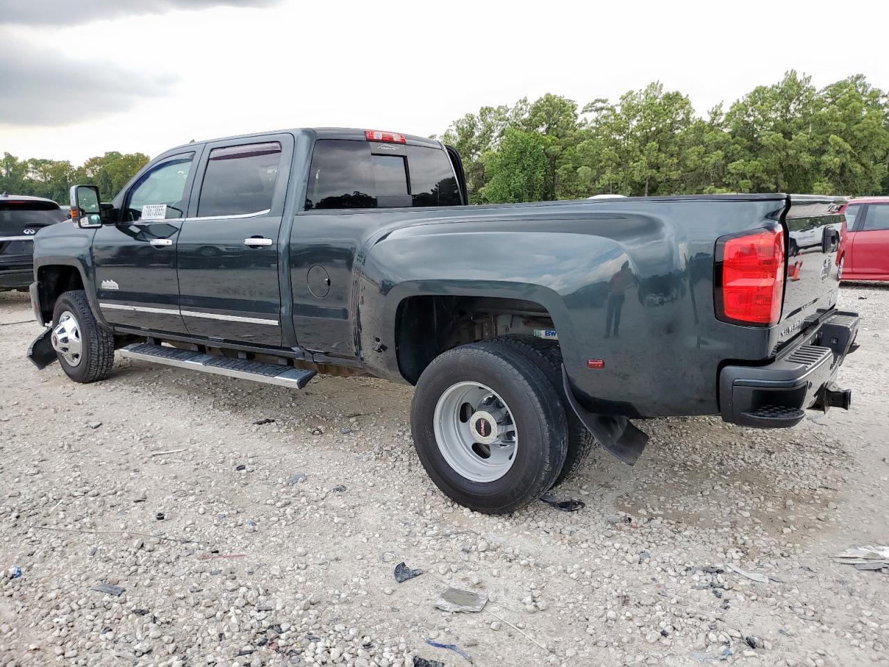 2017 Chevrolet All models VIN 1GC4K1EY9HF160774 photo 2