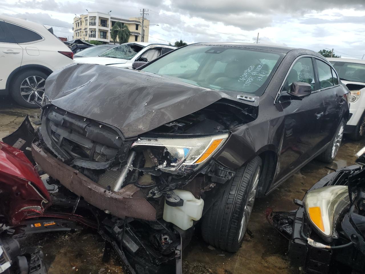 2016 Buick Lacrosse VIN 1G4GF5G32GF255472 photo 1