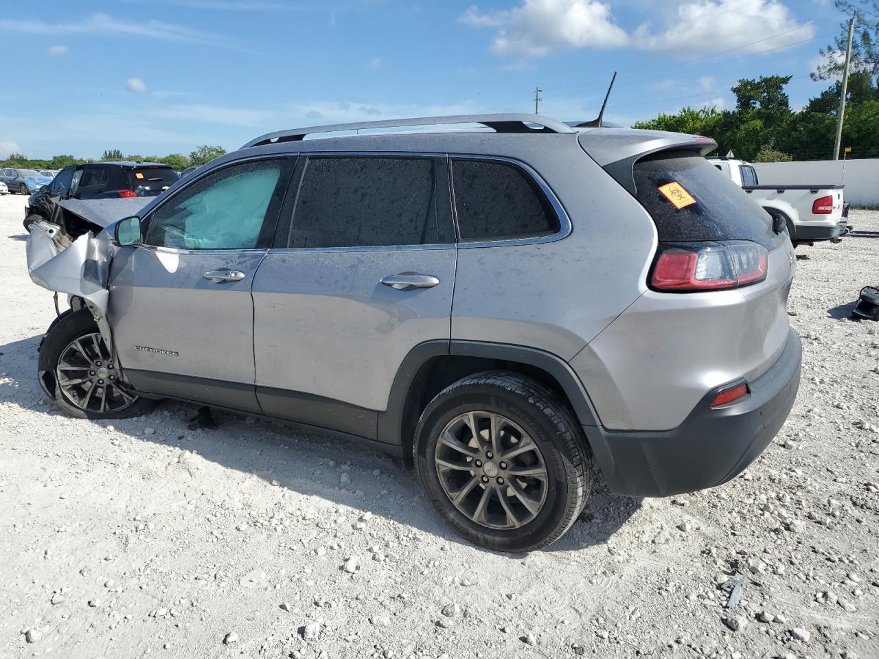 2019 Jeep Grand cher VIN 1C4PJLLB2KD318644 photo 2