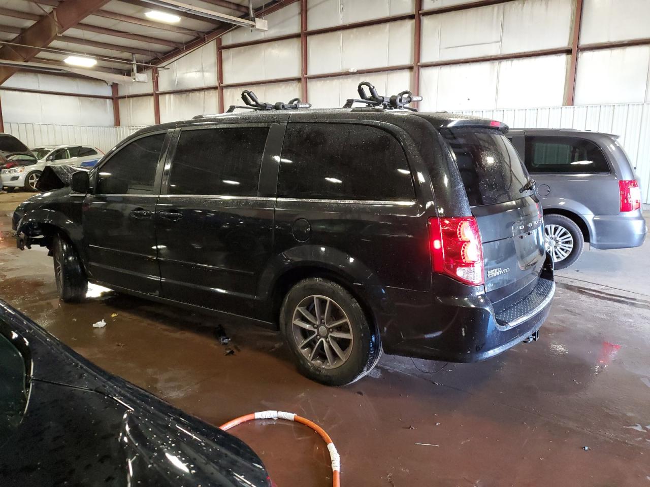 2017 Dodge Caravan VIN 2C4RDGCG2HR581063 photo 2
