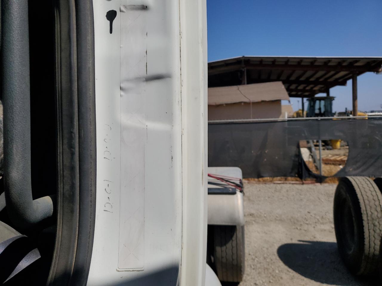 2012 FREIGHTLINER Cascadia 1 VIN 1FUBGDDV4CLBF0494 photo 9
