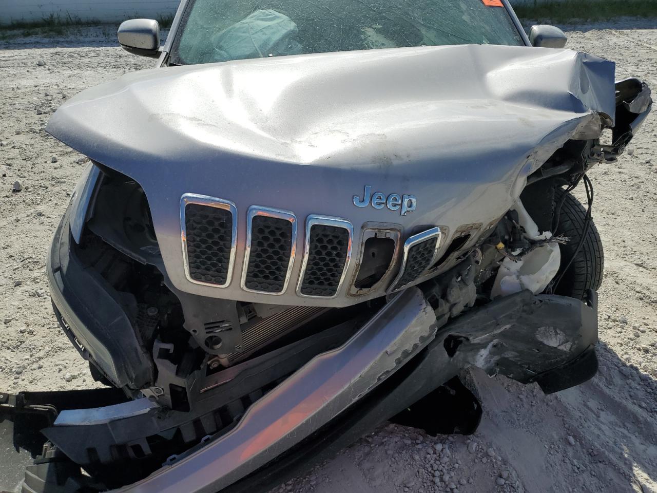2019 Jeep Grand cher VIN 1C4PJLLB2KD318644 photo 12