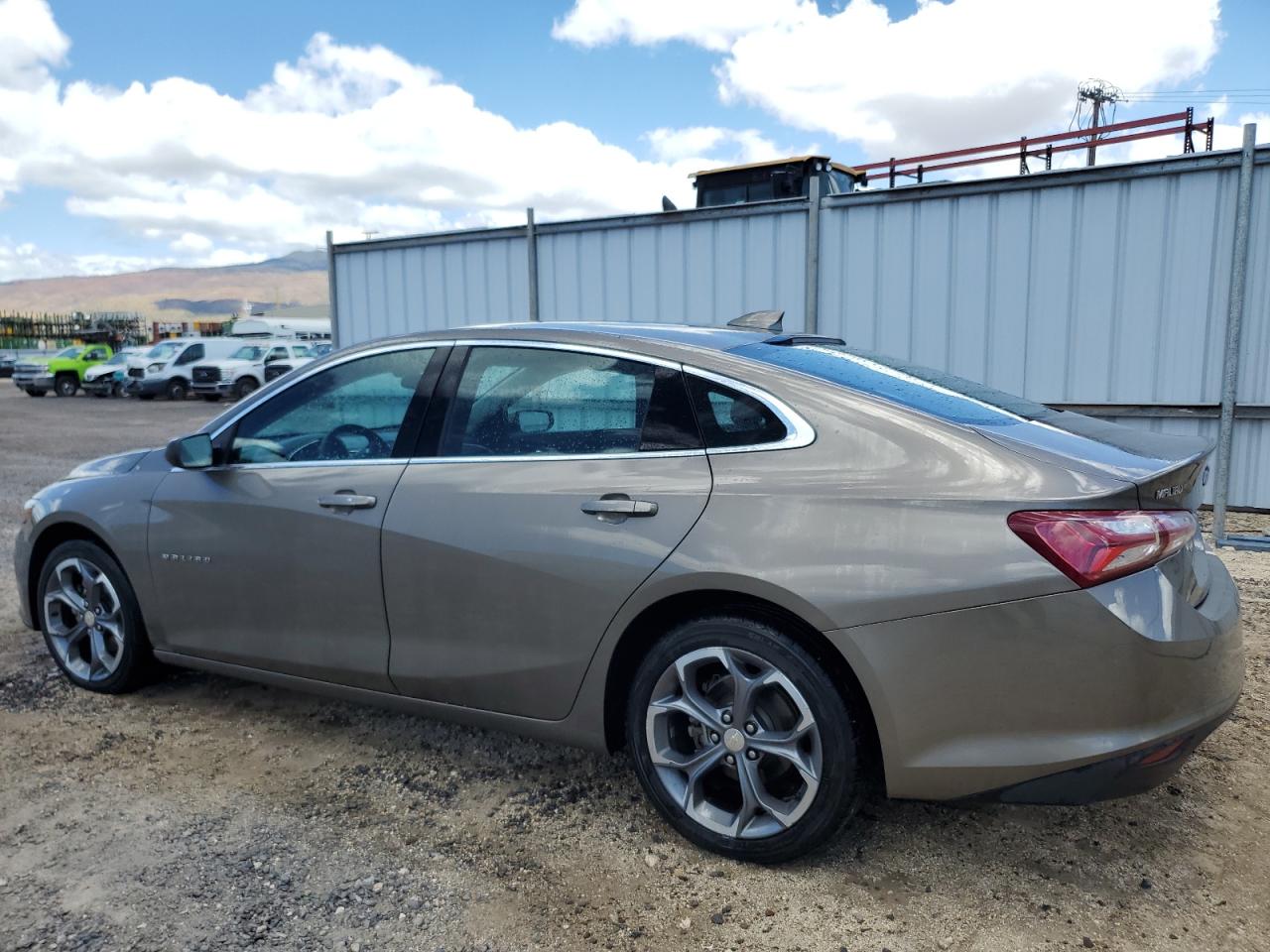 2020 Chevrolet Malibu VIN 1G1ZD5ST9LF109955 photo 2