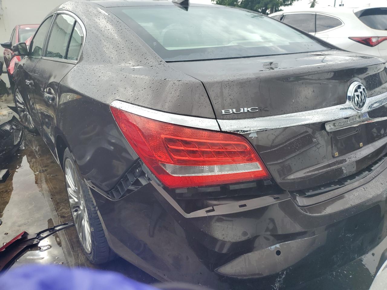 2016 Buick Lacrosse VIN 1G4GF5G32GF255472 photo 2