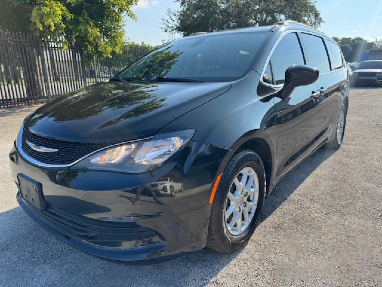 2020 Chrysler Minivan VIN 2C4RC1DG7LR163251 photo 1
