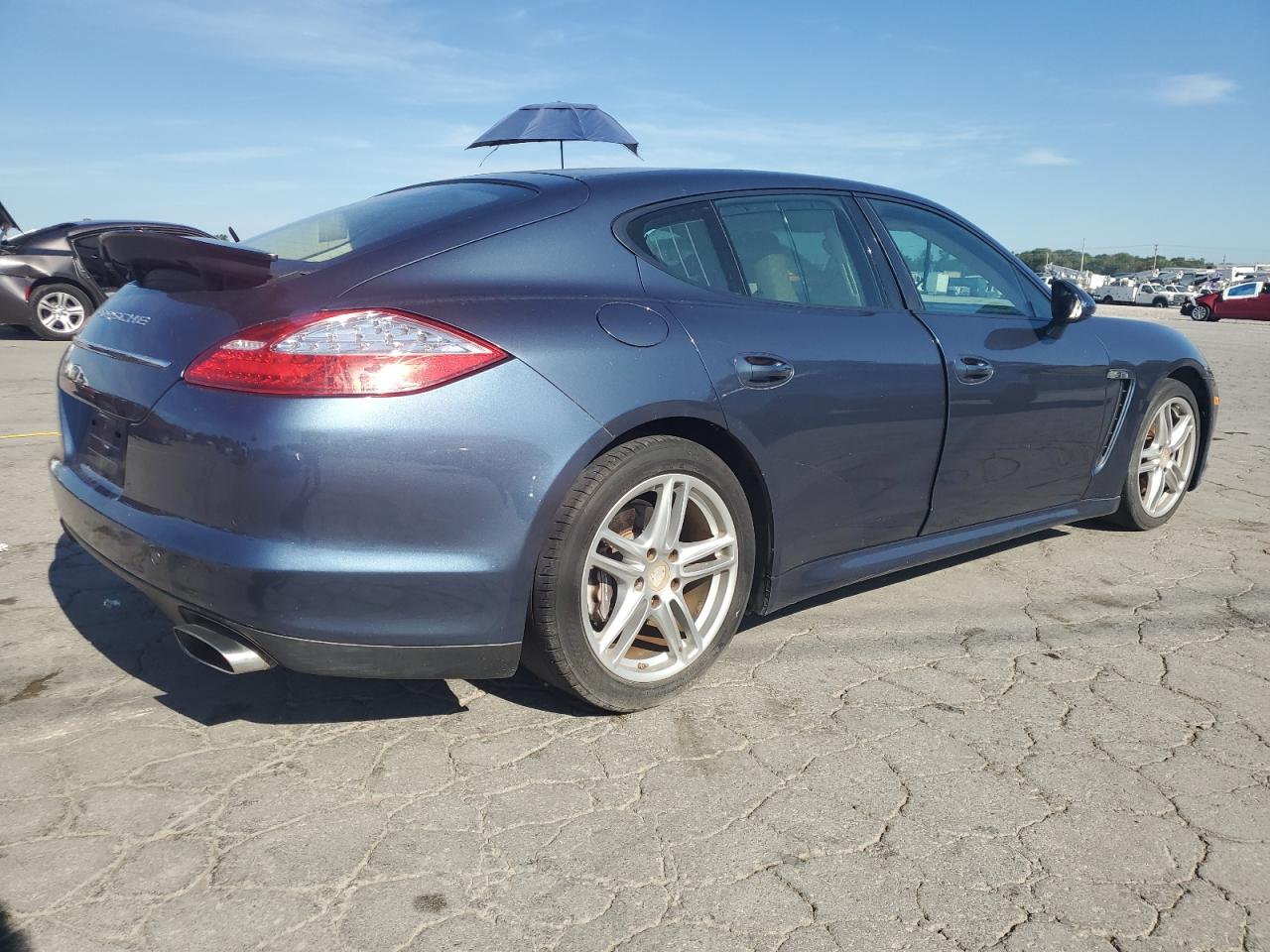 2011 Porsche Panamera VIN WP0AA2A72BL017327 photo 3