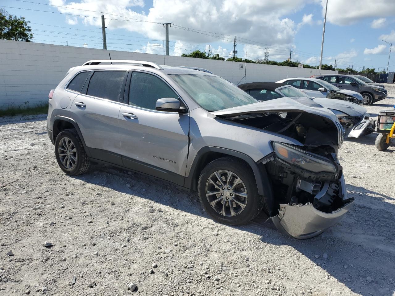2019 Jeep Grand cher VIN 1C4PJLLB2KD318644 photo 4