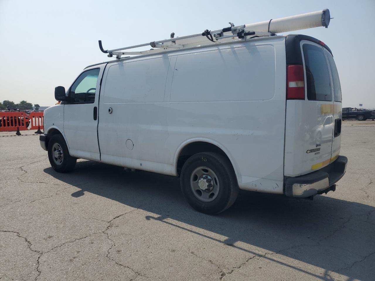 2014 Chevrolet Express VIN 1GCWGFCB7E1113614 photo 2
