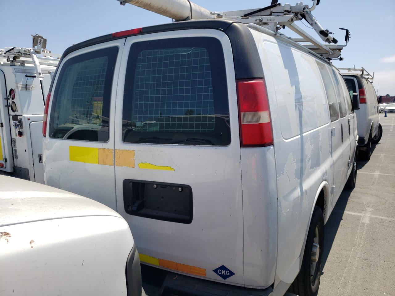 2014 Chevy Express VIN 1GCWGFCB1E1119313 photo 3