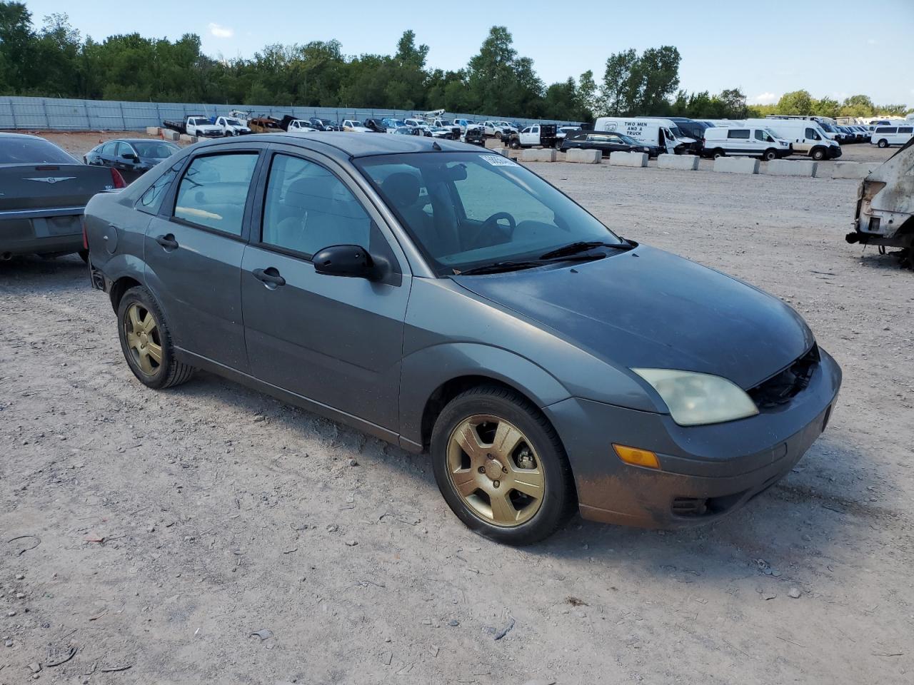 2005 Ford Focus VIN 1FAFP34N35W112850 photo 4