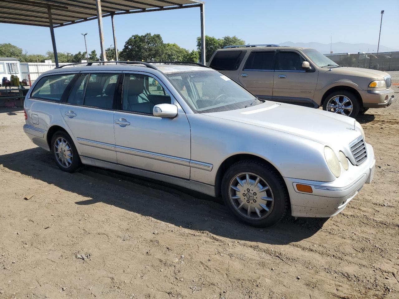 2001 Mercedes-Benz E-class VIN WDBJH65J01B276815 photo 4