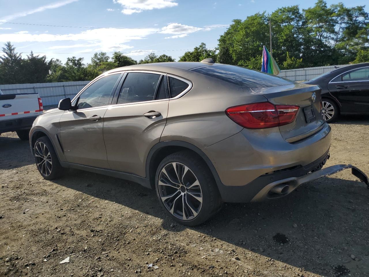 2017 BMW X6 VIN 5UXKU2C33H0U28914 photo 2