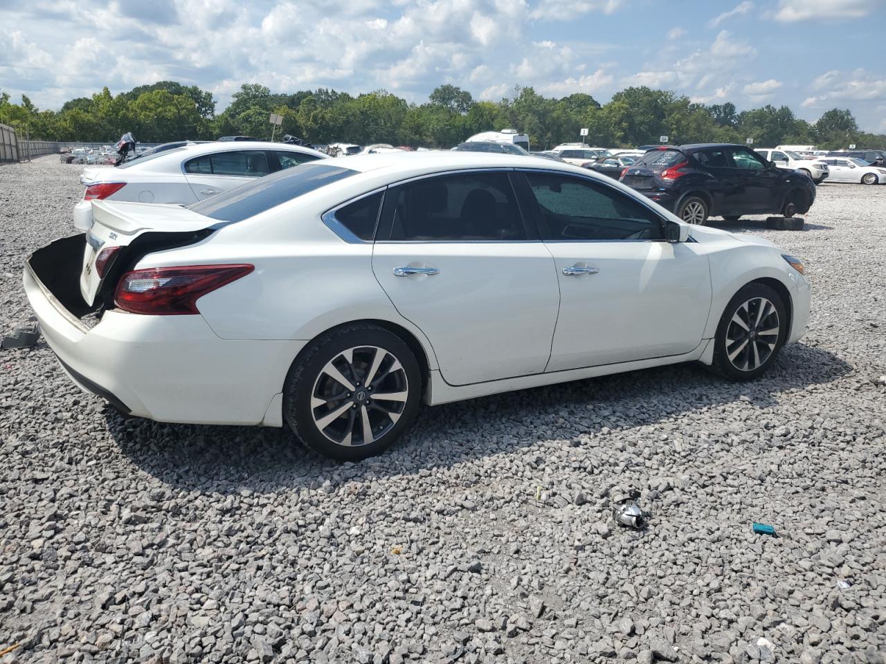 2017 Nissan Altima VIN 1N4AL3AP1HN349553 photo 3