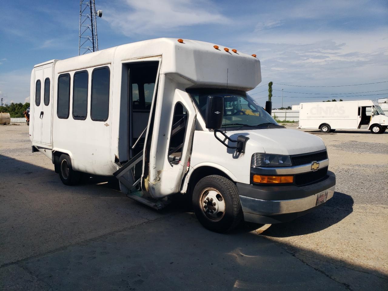 2021 Chevrolet Express VIN 1HA3GSBG0LN012358 photo 1