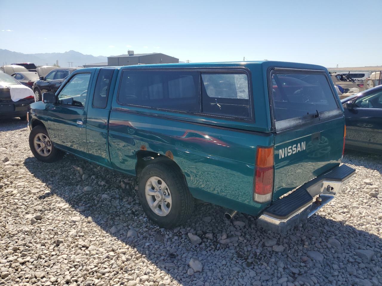 1997 Nissan Navara VIN 1N6SD16S0VC364174 photo 2