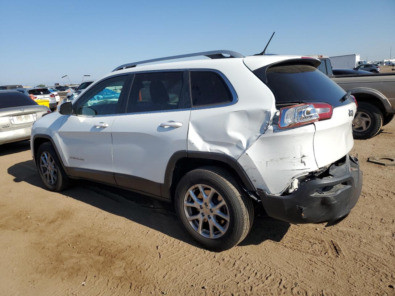 2015 Jeep Grand cher VIN 1C4PJMCB7FW633150 photo 2
