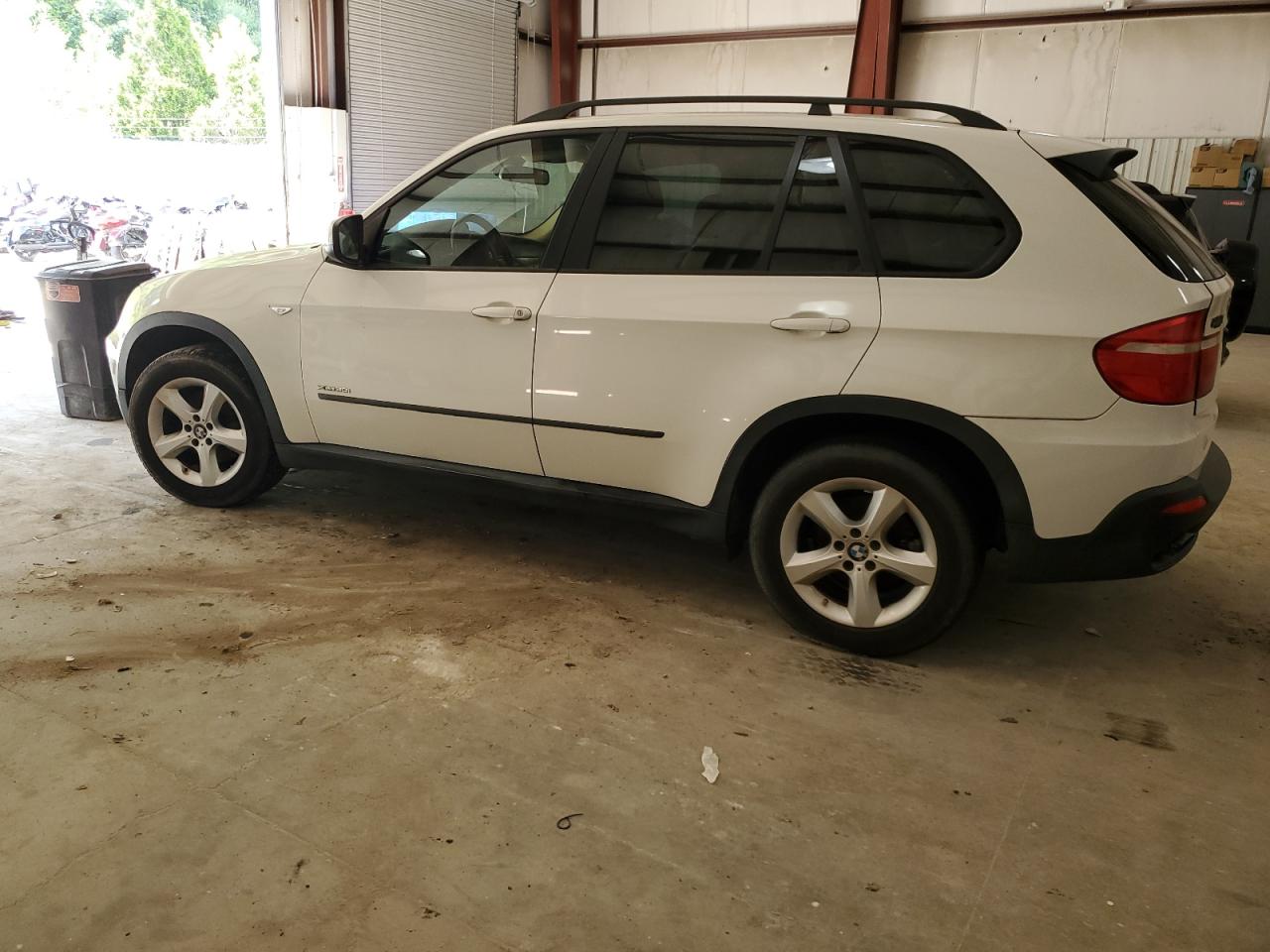 2009 BMW X5 VIN 5UXFE435X9L267750 photo 2