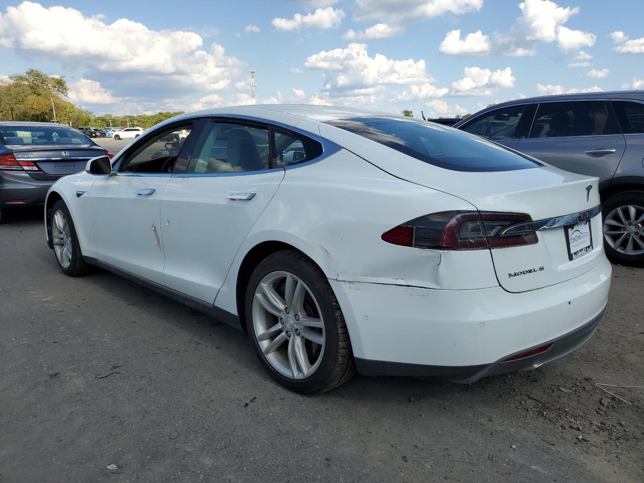 2014 Tesla Model s VIN 5YJSA1H1XEFP55657 photo 2