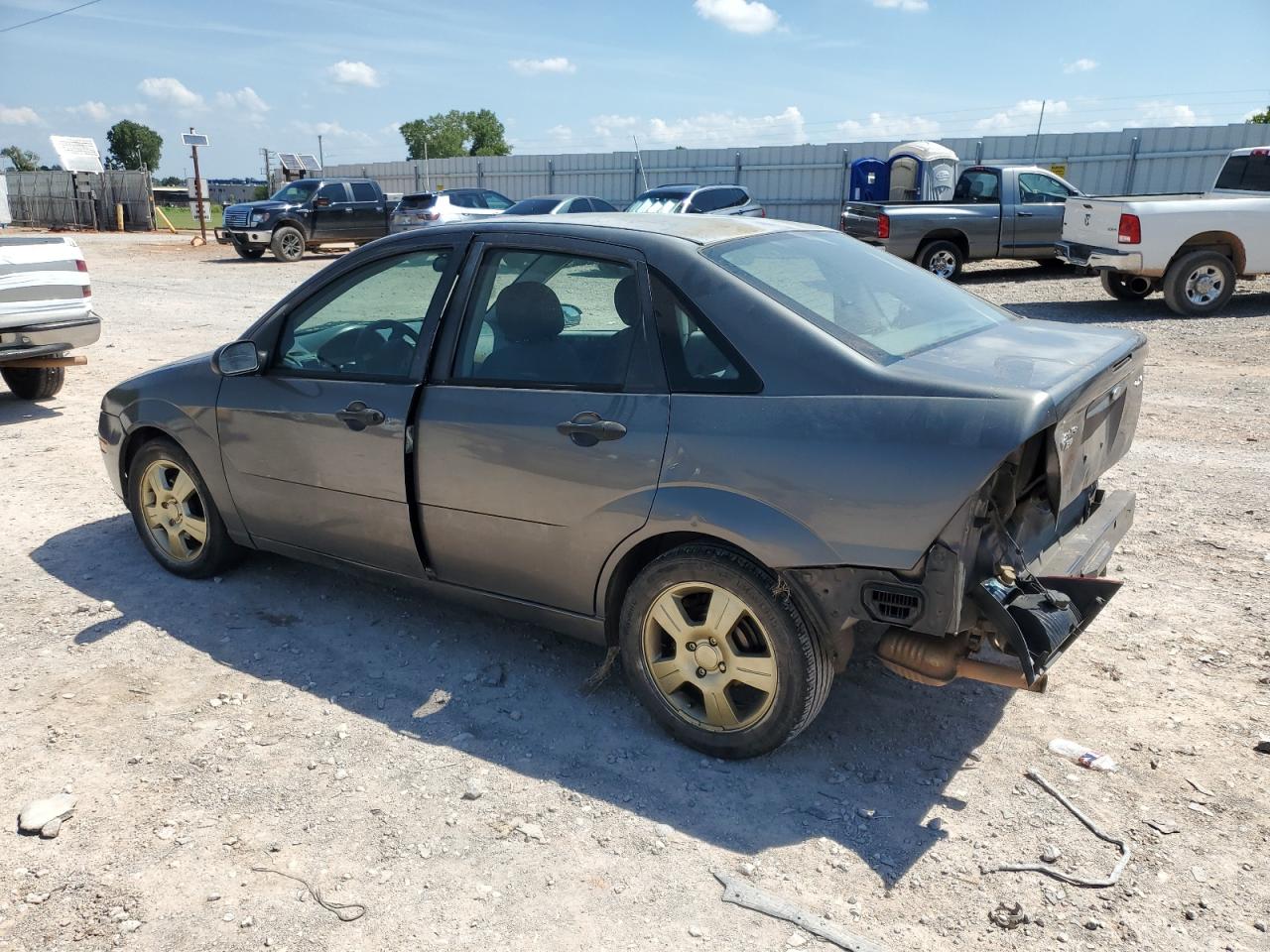 2005 Ford Focus VIN 1FAFP34N35W112850 photo 2