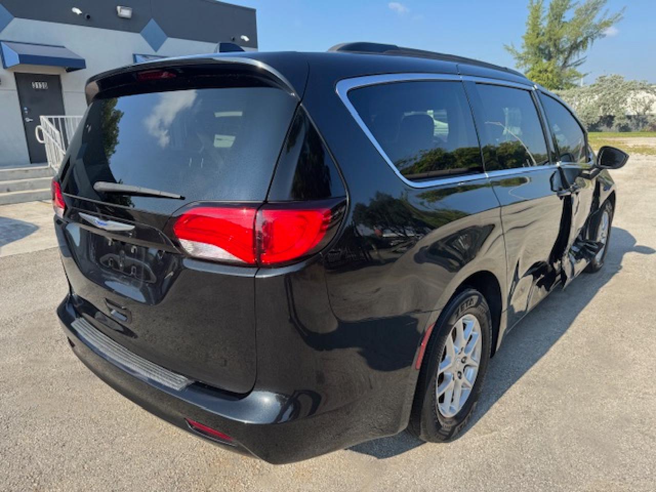 2020 Chrysler Minivan VIN 2C4RC1DG7LR163251 photo 3