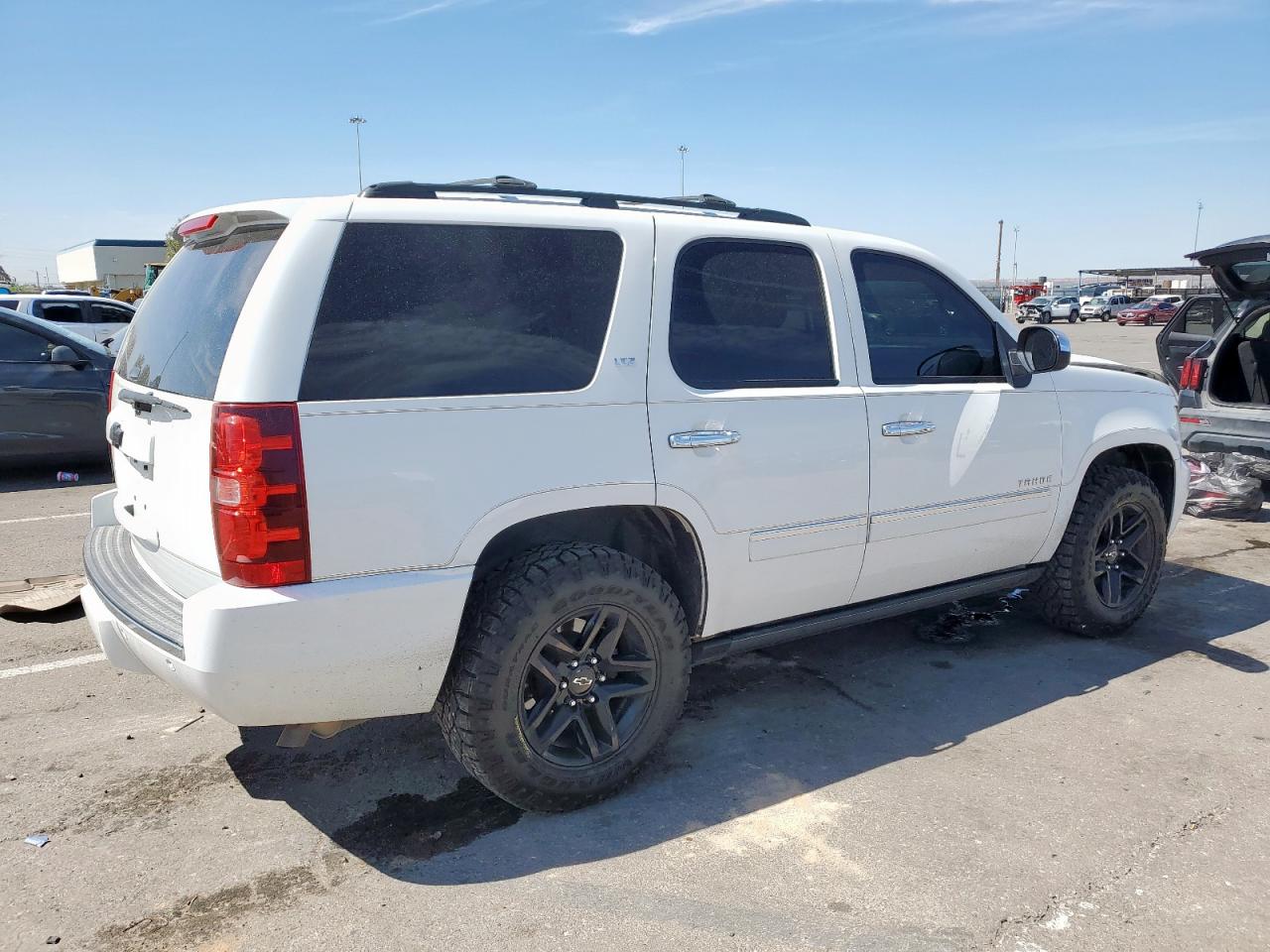 2013 Chevrolet Tahoe VIN 1GNSKCE02DR294992 photo 3