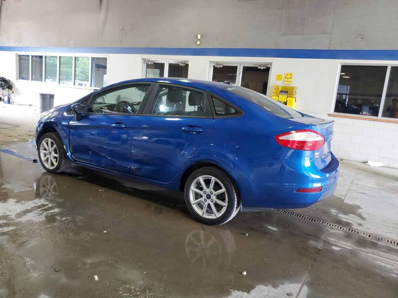 2018 Ford Fiesta VIN 3FADP4BJXJM124422 photo 2