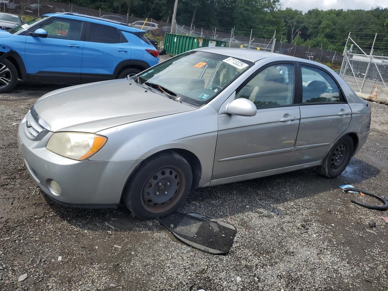 2005 Kia Spectra VIN KNAFE121255201820 photo 1