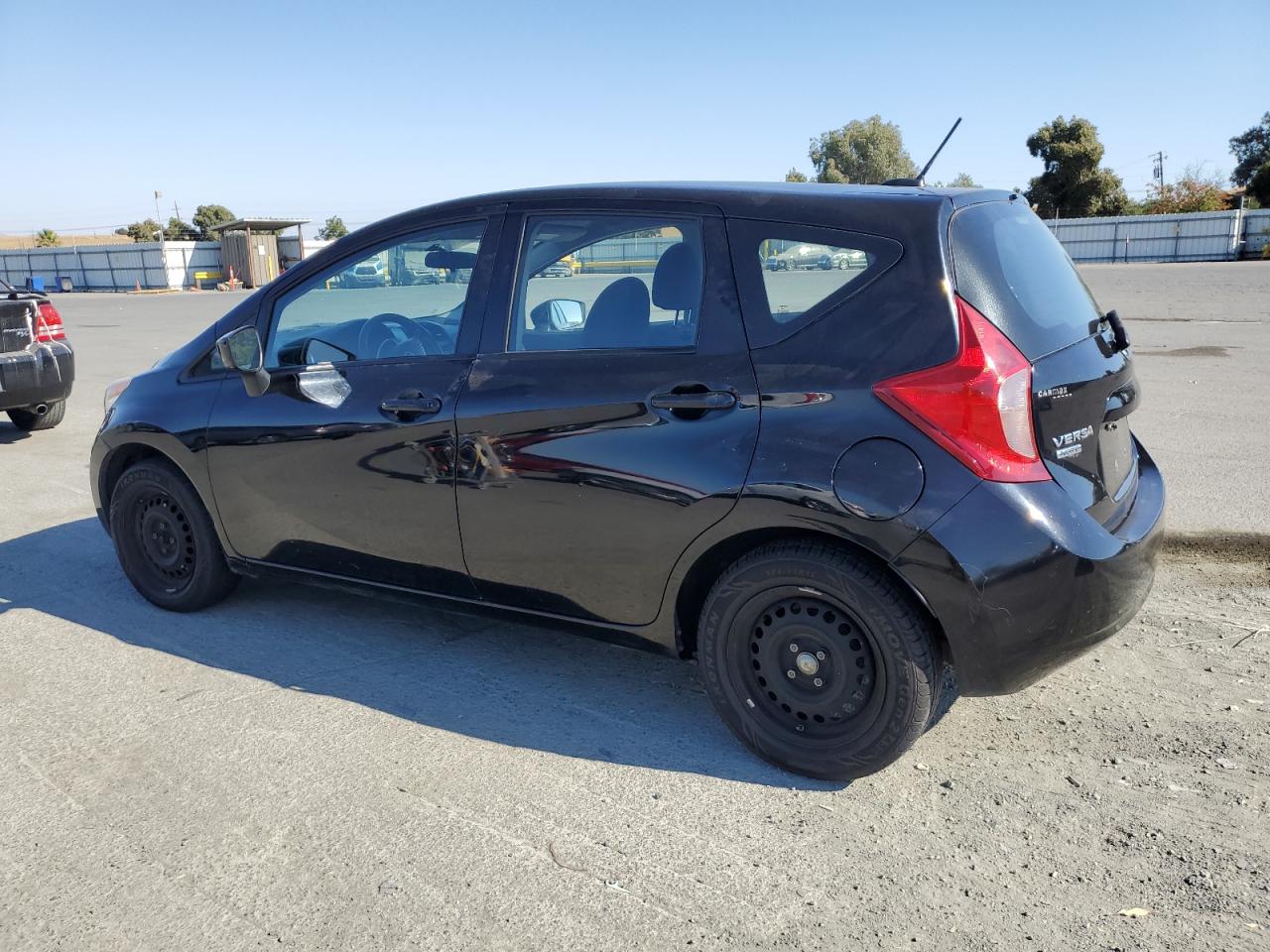 2016 Nissan Versa VIN 3N1CE2CP4GL373965 photo 2