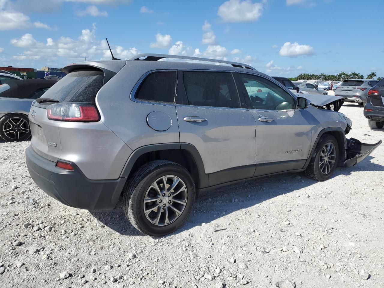 2019 Jeep Grand cher VIN 1C4PJLLB2KD318644 photo 3