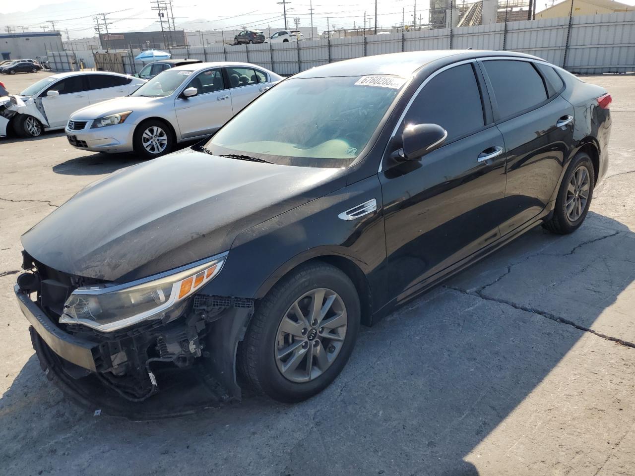 2018 Kia Optima VIN 5XXGT4L10JG213273 photo 1
