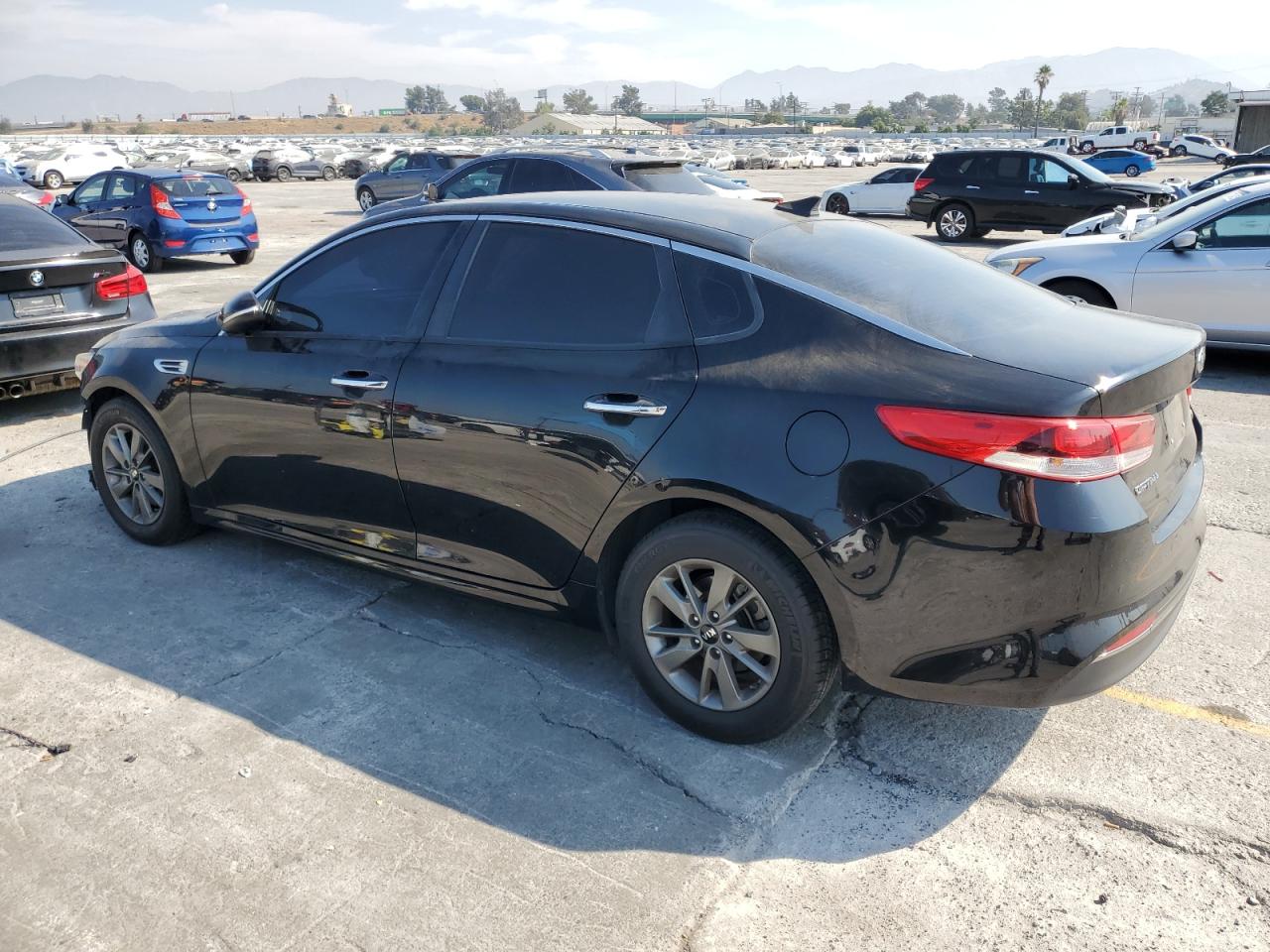 2018 Kia Optima VIN 5XXGT4L10JG213273 photo 2